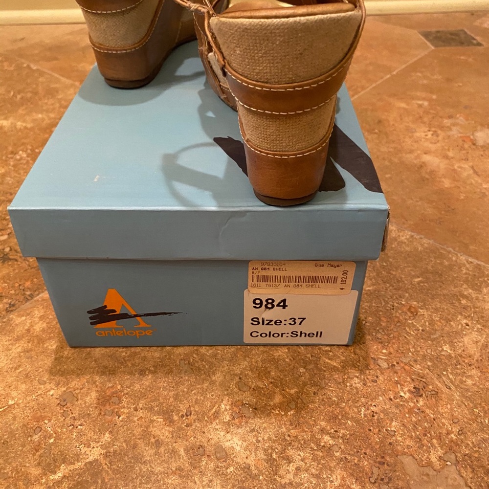 Size 37 antelope shoes